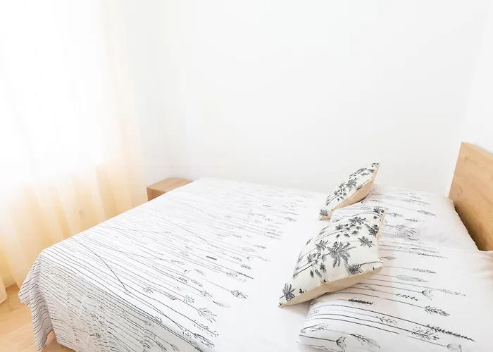 Appartement Marne Ii - 3 Pieces - Parking - Carre D'or